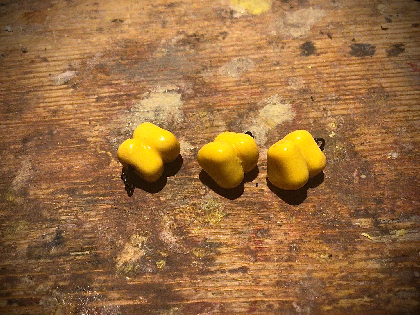 3x double balanced solid corns (small standard corn size) on hook ring swivels