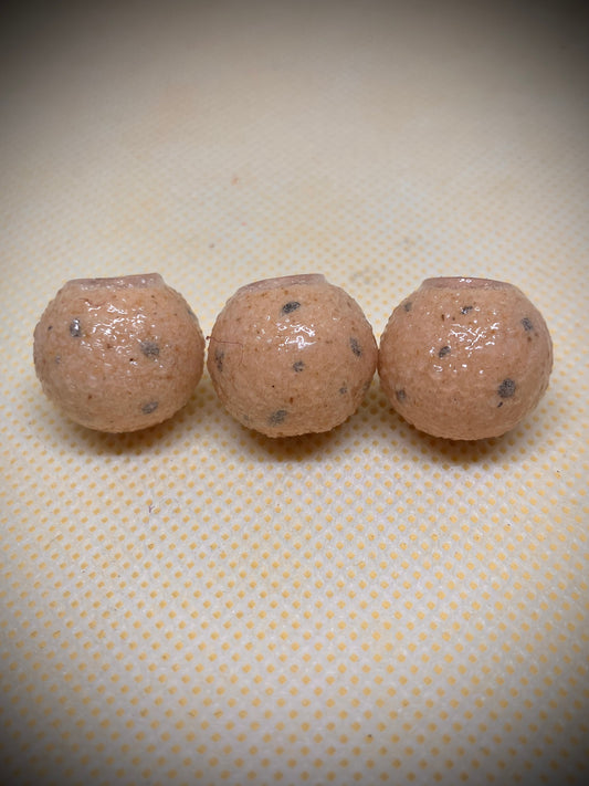 3x  washed out nut type boilies, with hook ring swivel