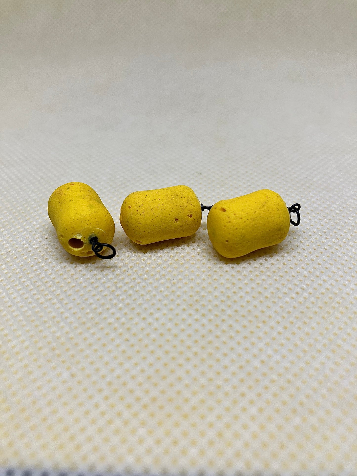 10x15 speckled yellow solid barrel wafters on hook ring swivels x3